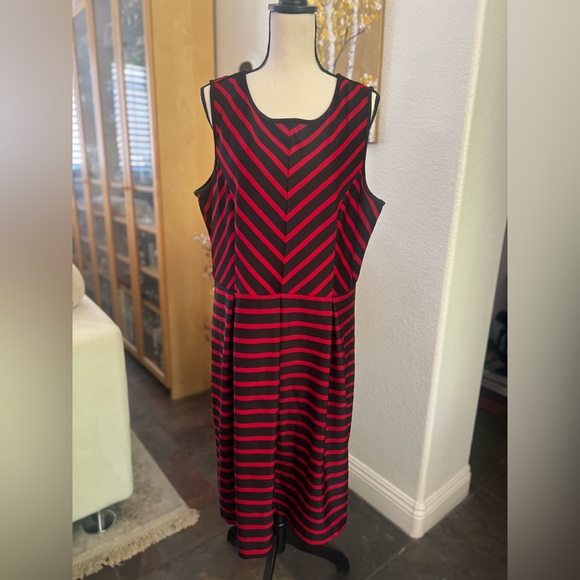 I LE NEW YORK - bright red chevron print beautiful dress - Picture 1 of 11